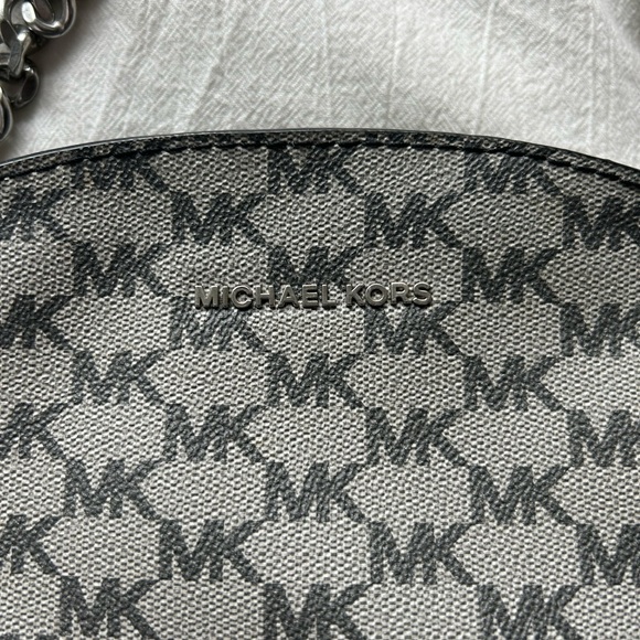 Michael Kors cross body purse - Picture 2 of 3